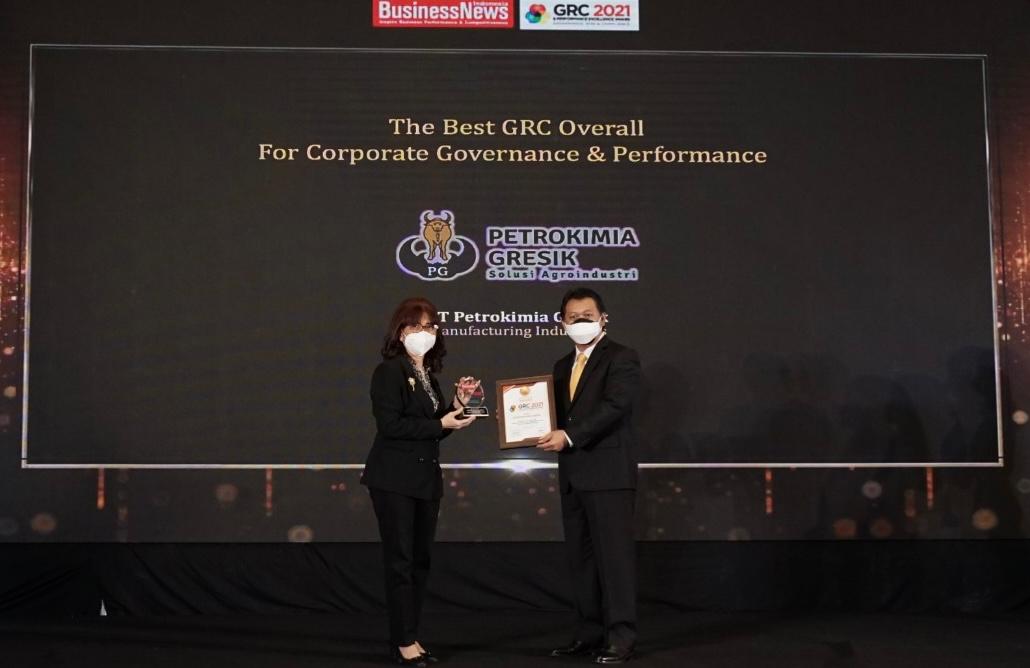 Dirut PT Petrokimia Gresik Terima Penghargaan The Best CEO