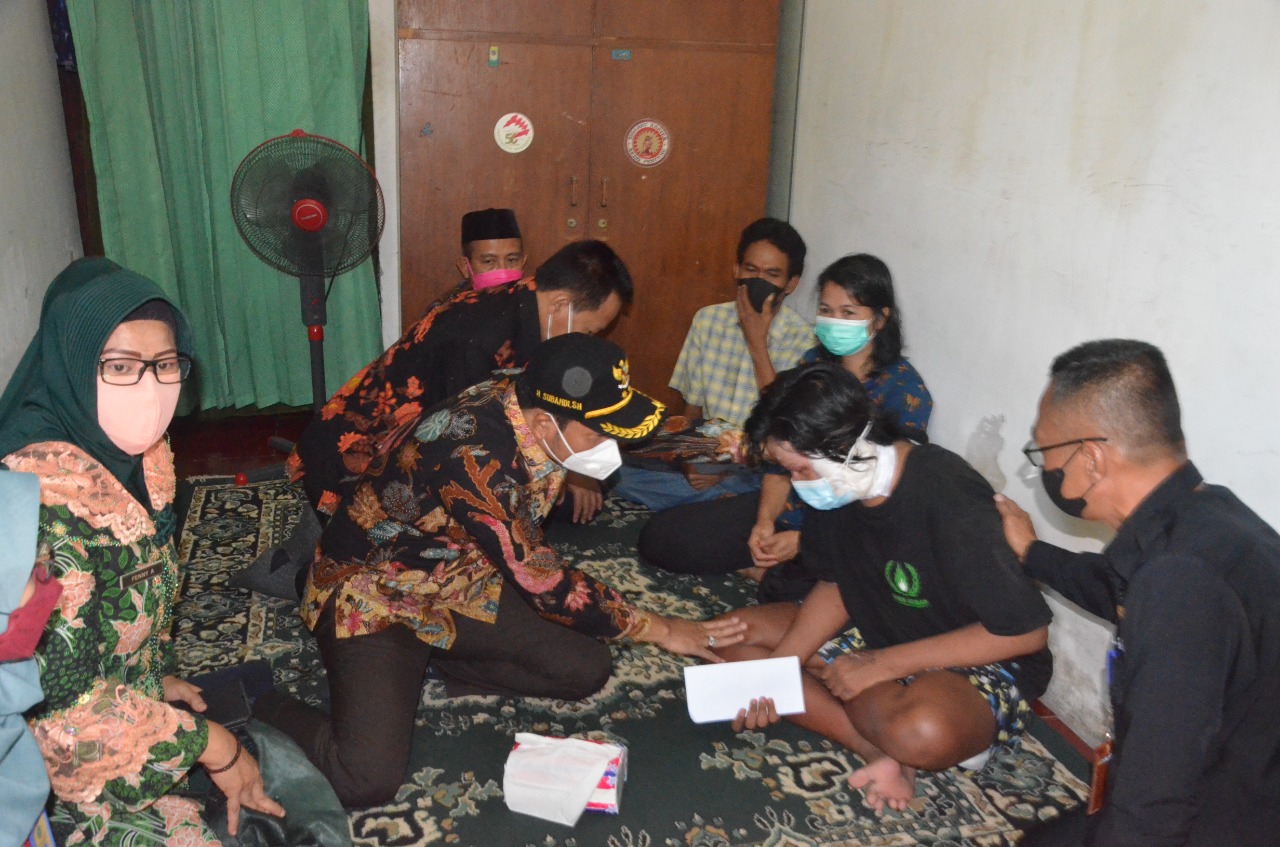 Wabup Sidoarjo Garansi Pengobatan Korban Penyiraman Air Keras Hingga Pulih