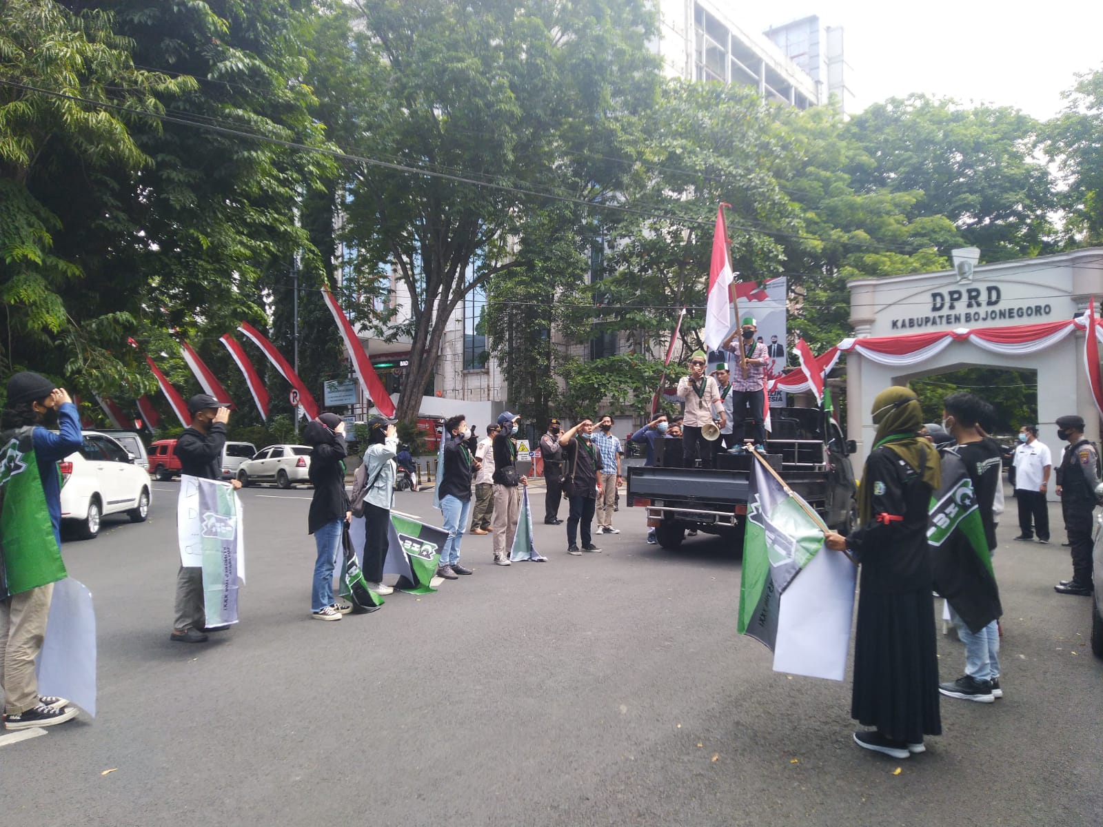 HMI Bojonegoro Orasi Depan DPRD, Maunya Apa?