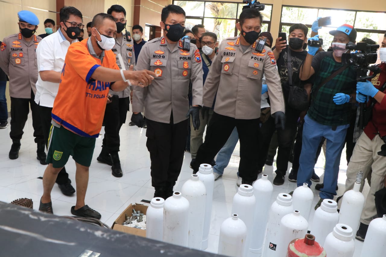 Polda Jatim Bekuk Penjual Tabung Oksigen Palsu