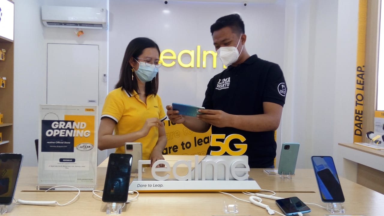 Perluas Pasar Ponsel, Realme Official Store Buka Cabang di Sidoarjo