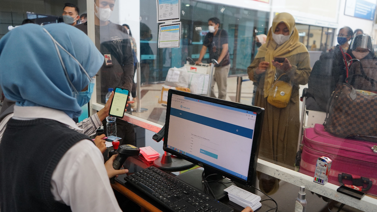 Bandara Juanda Terapkan Aplikasi PeduliLindungi, Calon Penumpang Diimbau Datang 3 Jam Sebelumnya
