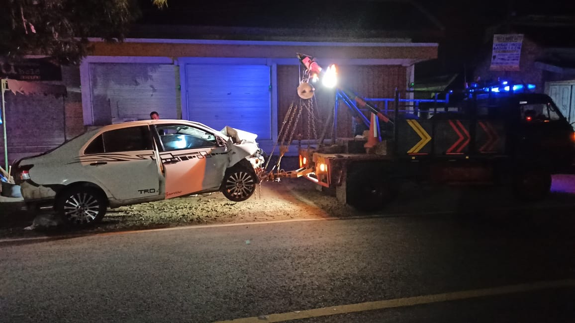 Sopir Mabuk, Toyota Vios Hantam Pohon, Terpental Hingga 10 Meter