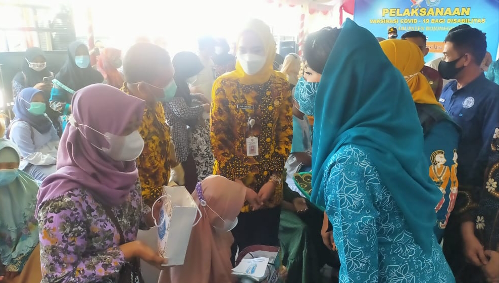 Pastikan Pelaksanaan Vaksinasi Bagi Penyandang Disabilitas, Arumi Bachsin Tinjau Langsung ke Bojonegoro