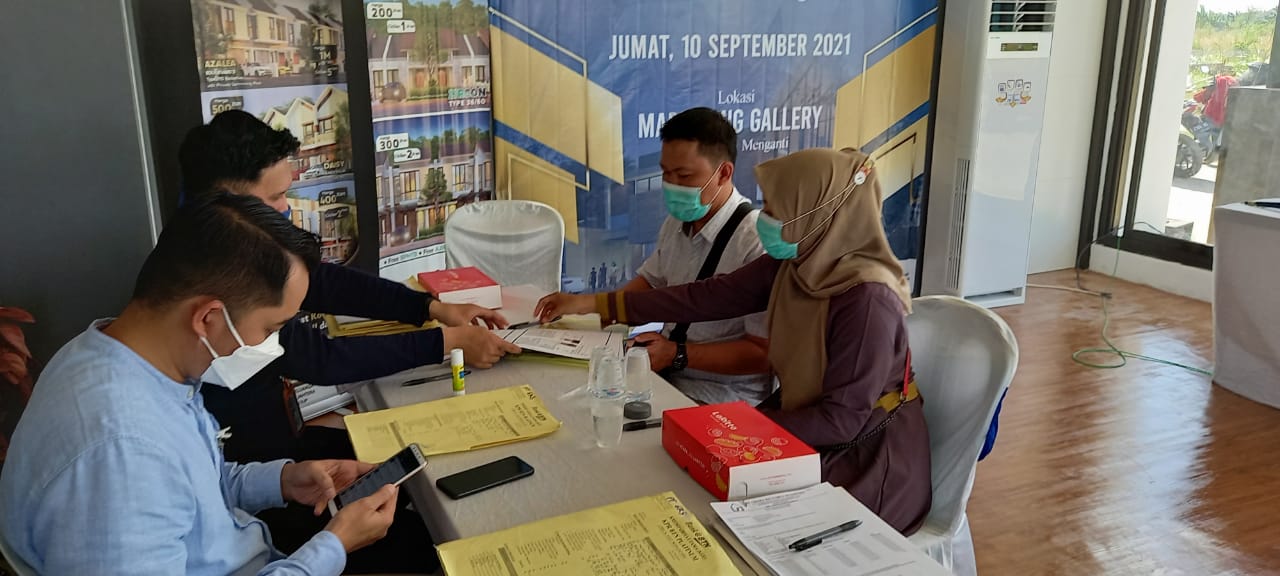 Calon Penghuni Golden East Menganti Tandatangani Akad Kredit dengan Bank BTN
