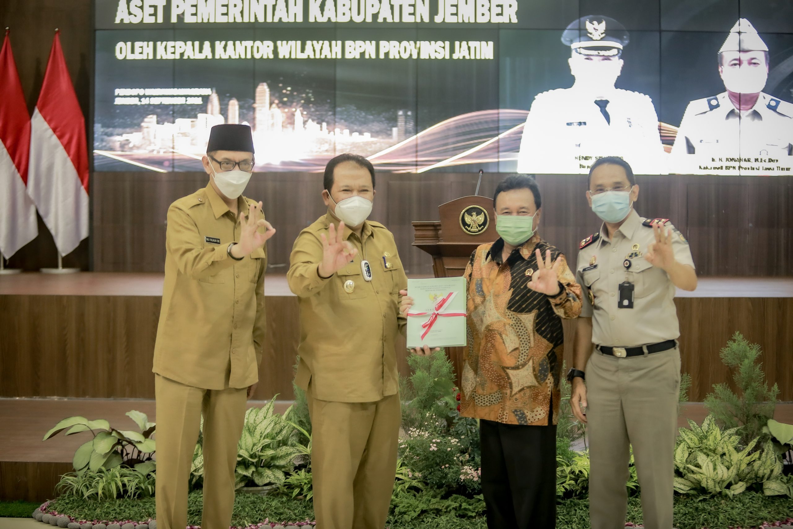 BPN Jatim Serahkan Sertifikat Aset Daerah Pemkab Jember