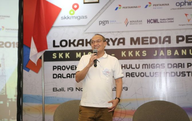 Menteri ESDM Beri Penghargaan Darma Karya Kepada Pegawai SKK Migas