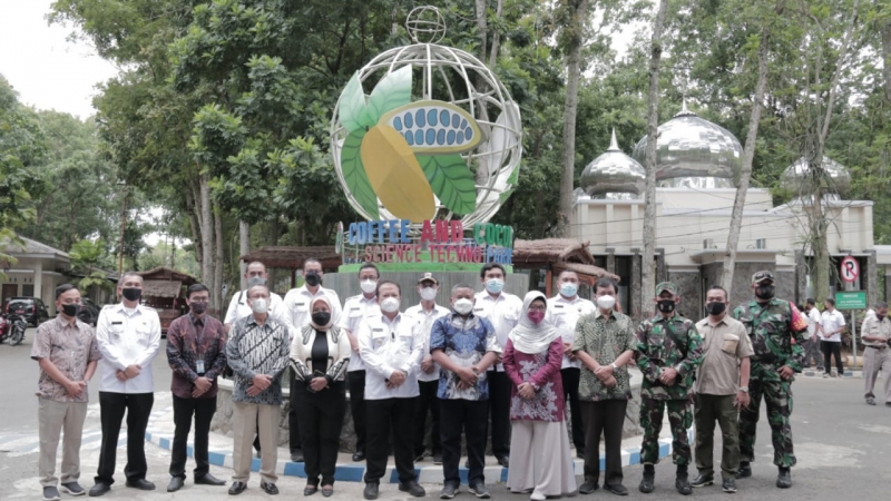 Kunjungi UMKM, Bupati Jember Bicarakan Soal Produk Kualitas