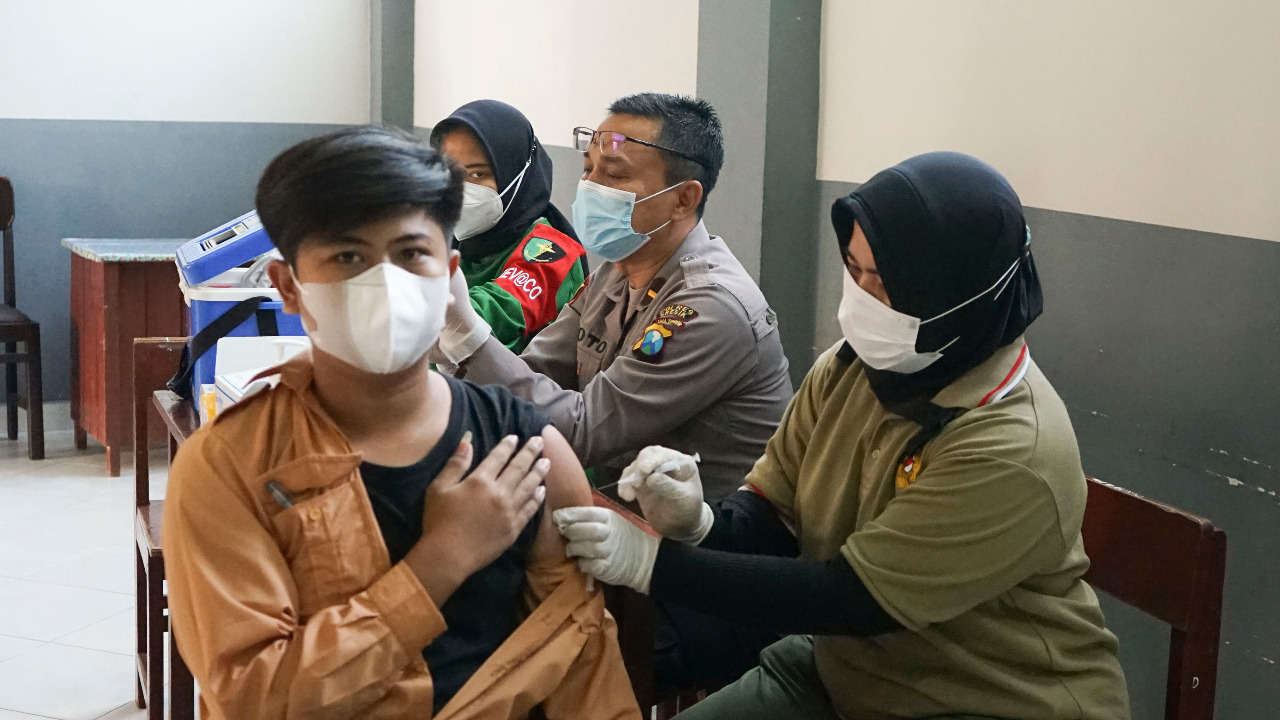 Target Herd Immunity, Serbuan Vaksinasi di Gresik Sasar Pelajar dan Siswa Difabel