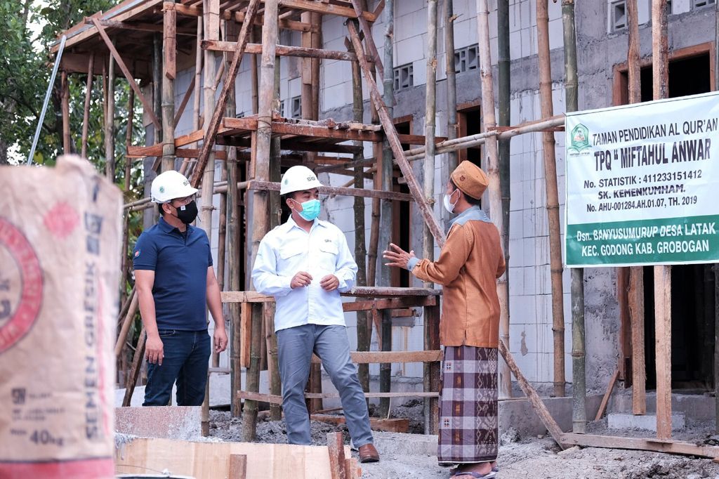Dukung Pembangunan di Jawa Tengah, SIG Salurkan Bantuan Senilai Rp725 Juta