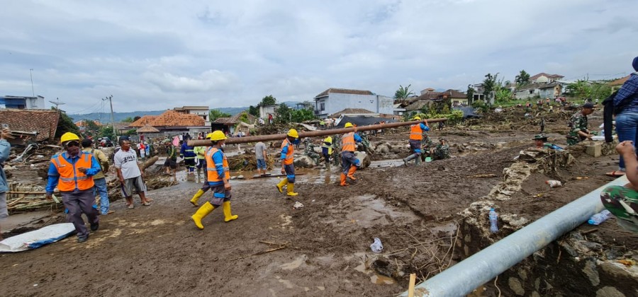 PLN Mulai Benahi Jaringan yang Rusak Pasca Banjir Bandang Kota Batu