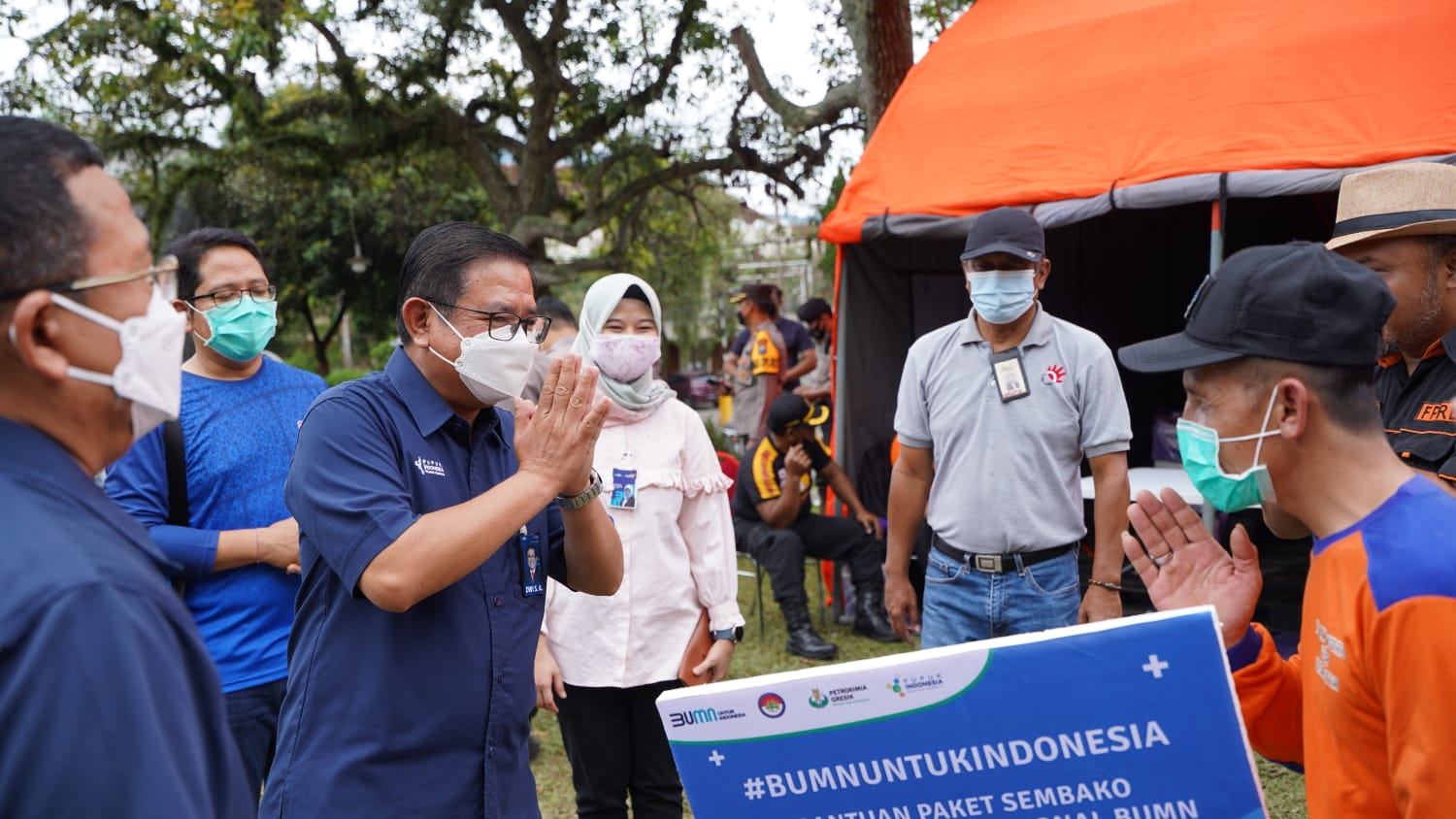 Petrokimia Gresik dan Satgas Tanggap Bencana Nasional BUMN Jatim Gerak Cepat Salurkan 1.200 Paket Sembako untuk Korban Banjir Kota Batu dan Kota Malang