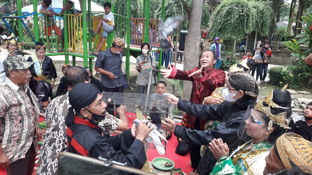 Ruwatan di Pinggir Kali Ngrowo Tulungagung, Ajak Masyarakat Menghormati Alam