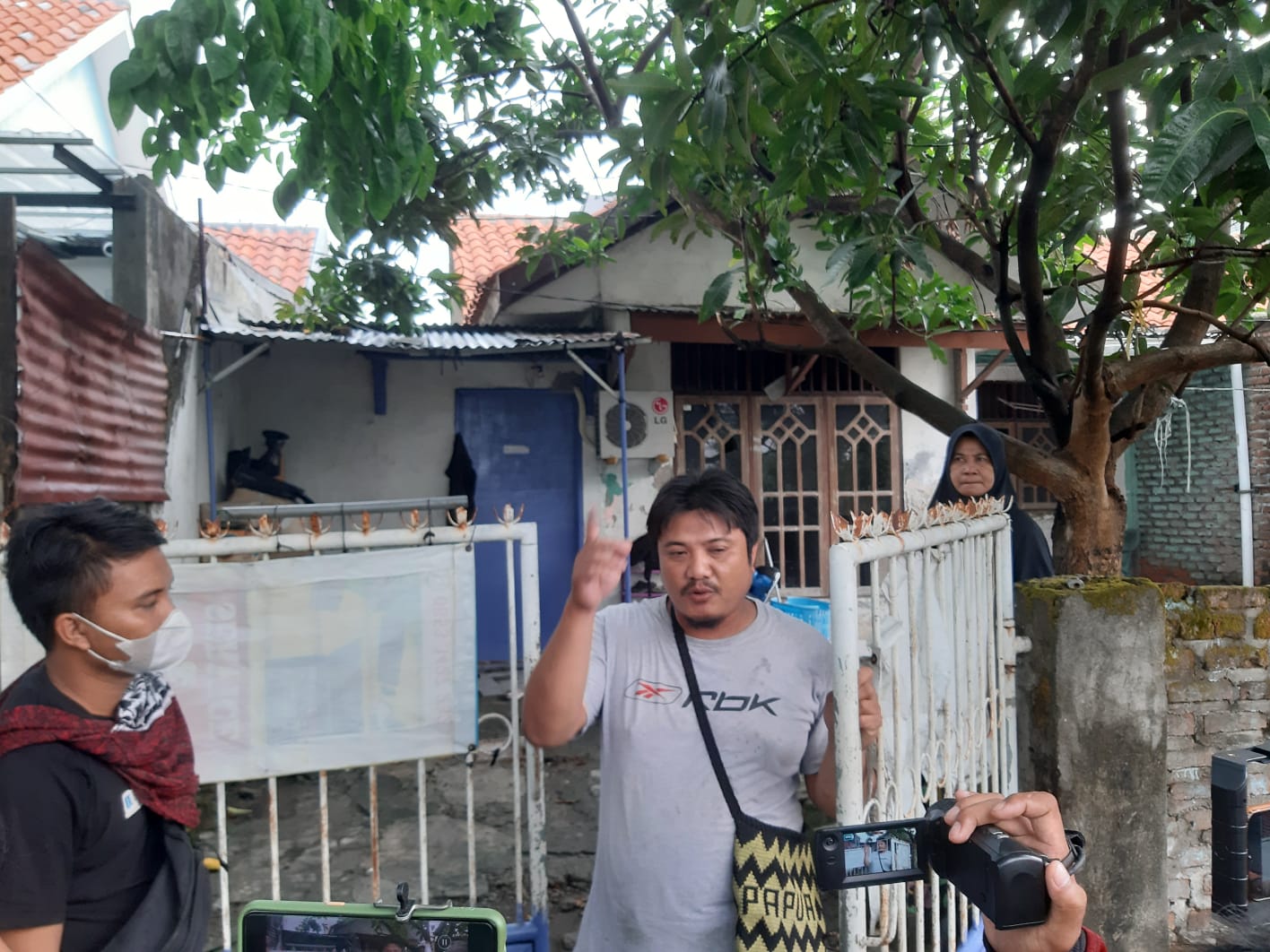 Keluarga Terduga Teroris di Gresik  Shok, Minta Segera Kembalikan Sepeda Motor