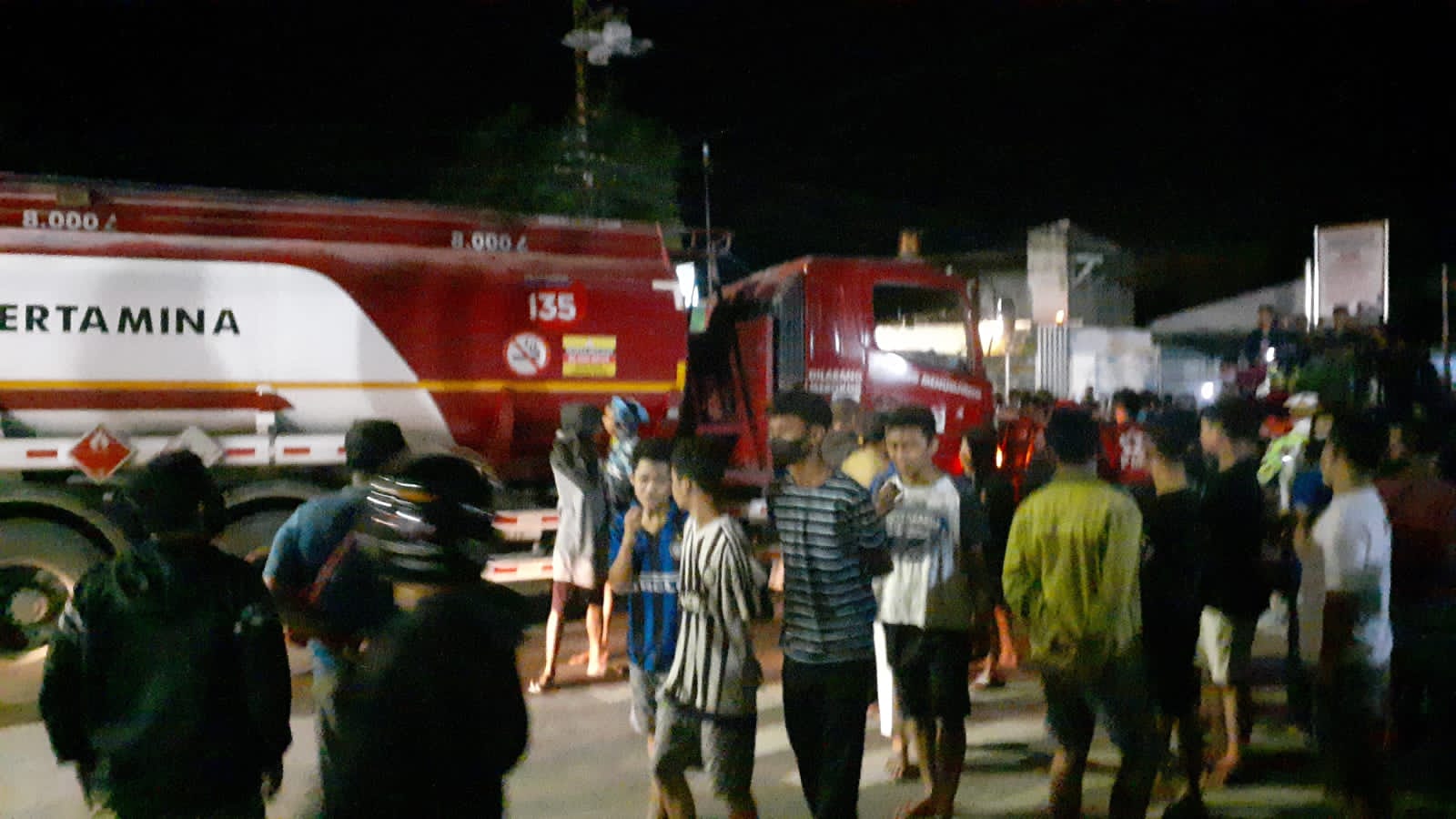 Truk Pertamina Tabrak Pejalan Kaki Hingga Tewas Lalu Seruduk Mobil dan Motor