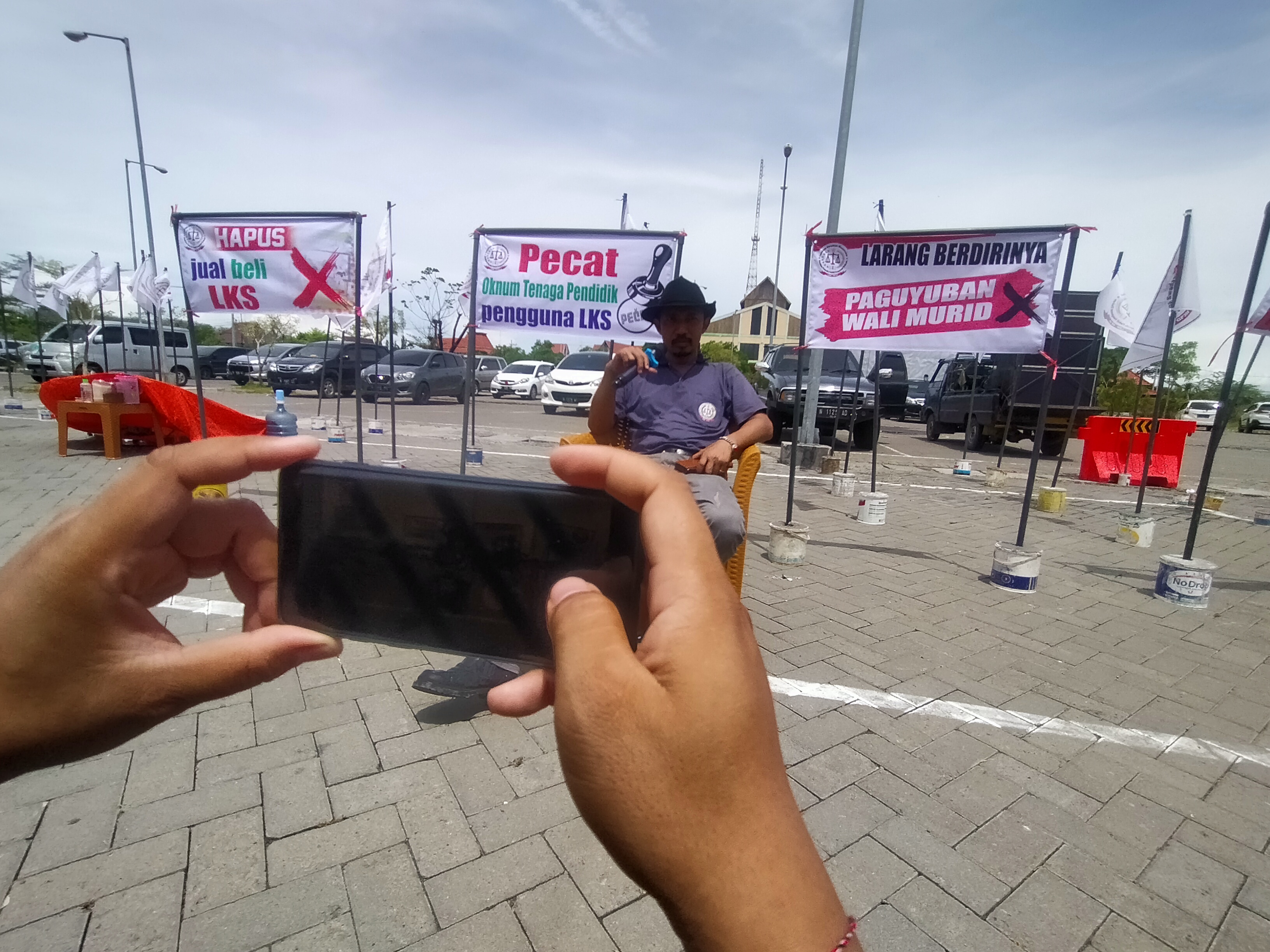 Marak Dugaan Pungli, Dispendik Pasuruan Didemo