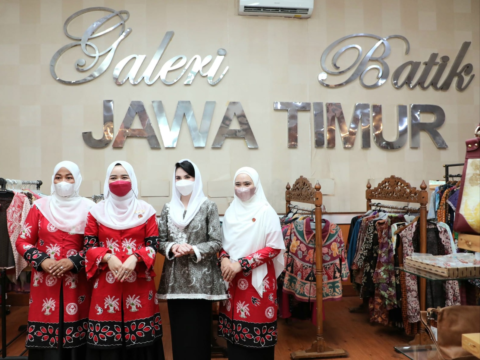 Dekranasda Palalawan Riau Terkesan Dipameri Arumi Bachsin Produk UMKM Khas Jatim