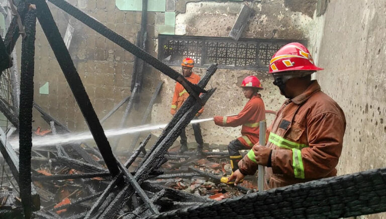 Dugaan Korsleting Listrik, Kantor DP3AKB Jember Terbakar