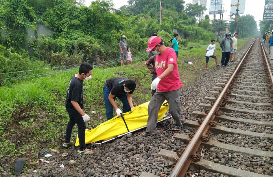 Pria Tanpa Identitas Tertabrak Kereta Api di Kecamatan Waru Sidoarjo