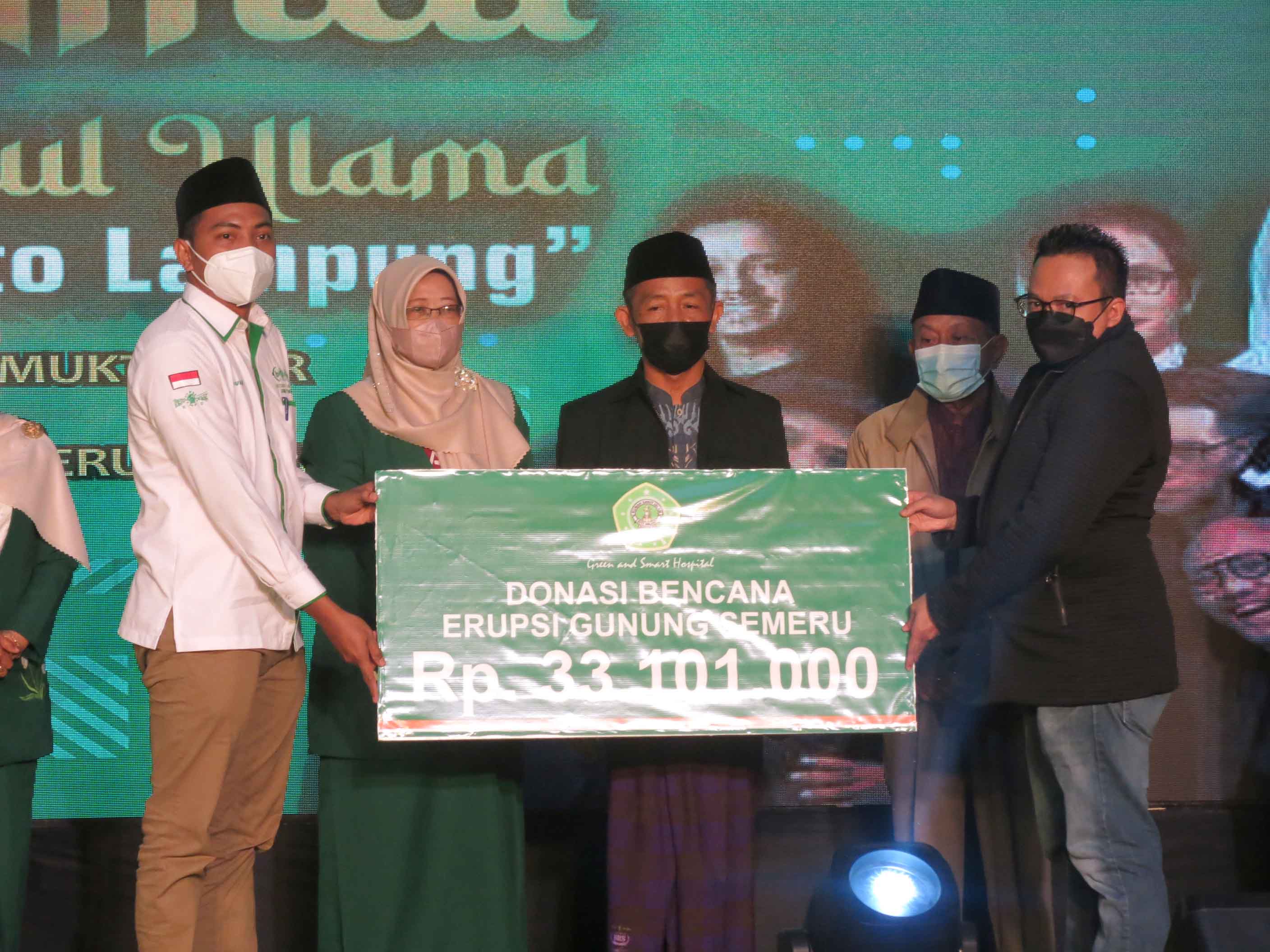 RSI Siti Hajar Salurkan Donasi untuk Korban Erupsi Gunung Semeru dan Siap Kirimkan Tim Medis