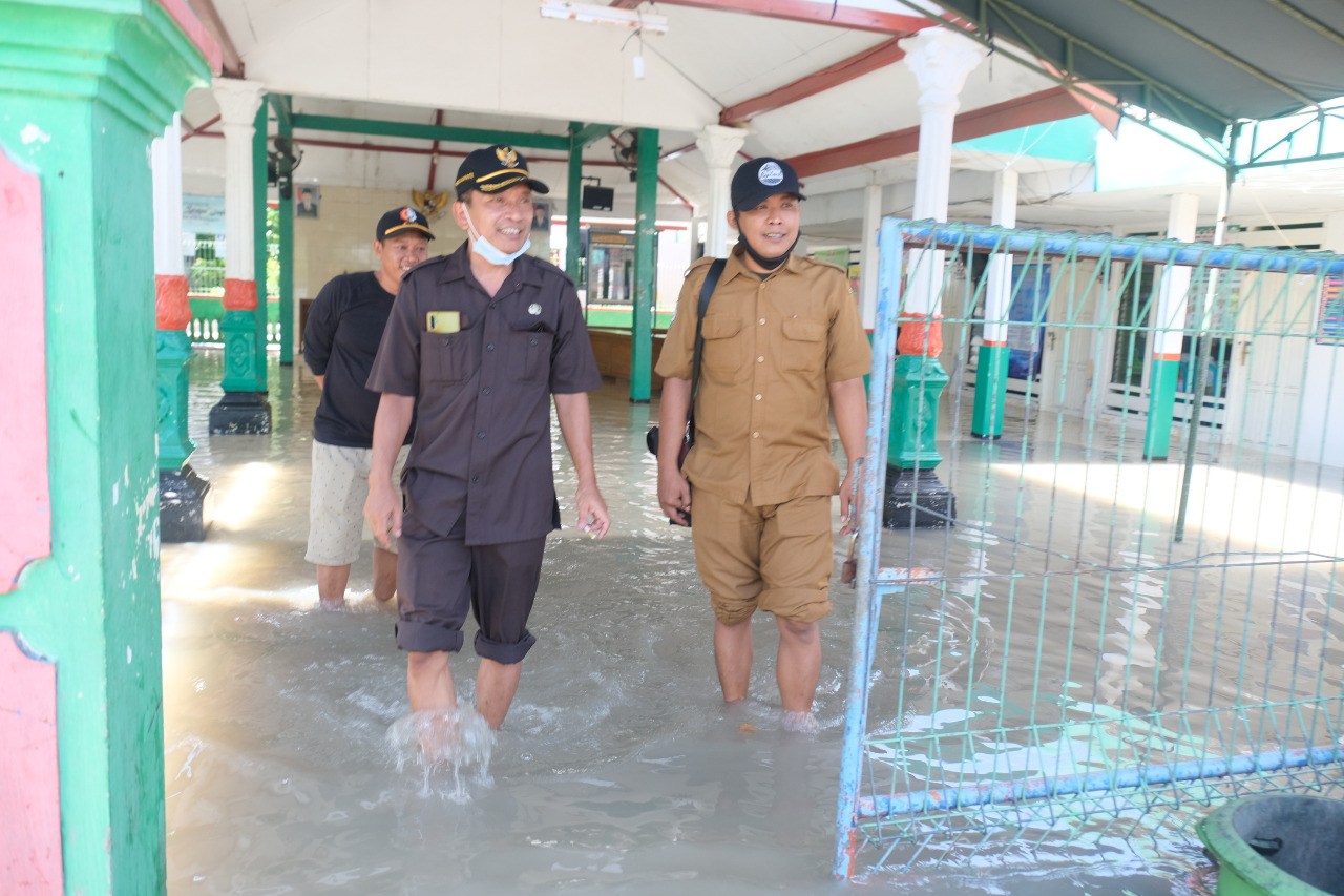 Wabup Bojonegoro Tinjauan Lokasi Banjir di Desa Sembung Kapas