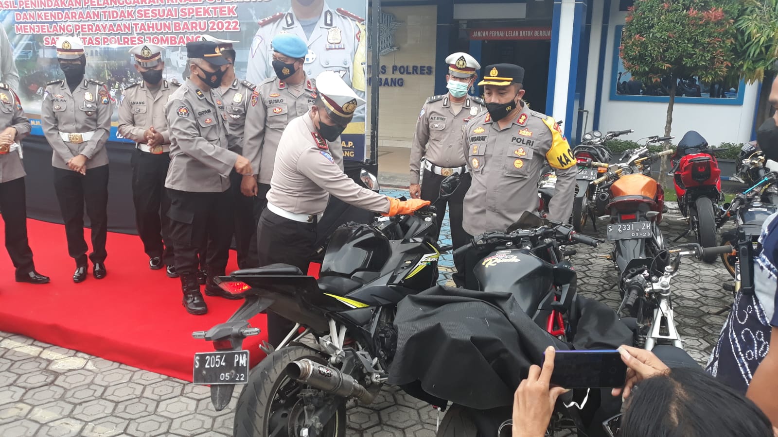 Jelang Tahun Baru, Polres Jombang Sita Ratusan Knalpot Brong