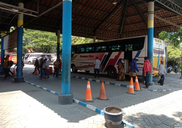 Penumpang di Terminal Rajekwesi Bojonegoro Trennya Naik Saat Nataru, Masyarakat Diimbau Patuhi Prokes