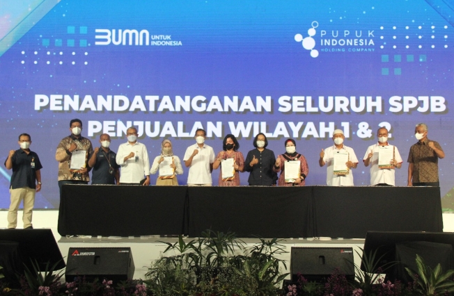 Siapkan Distribusi Pupuk Subsidi 2022, Petrokimia Gresik Tandatangani Perjanjian Jual Beli