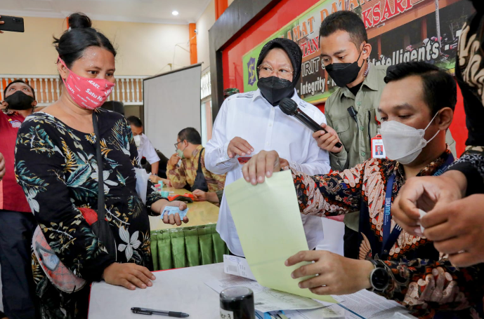 Mensos Risma Tawarkan Bantuan Usaha untuk Warga Penerima PKH dan BPNT