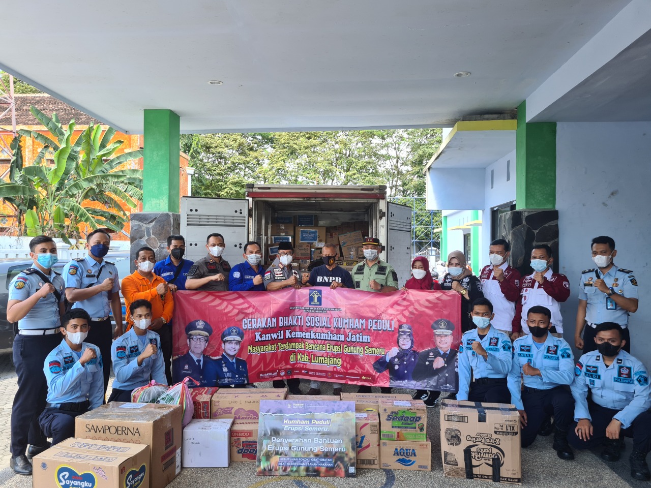 Peduli Korban Erupsi Semeru, Kemenkumham Jatim Kirim Satu Truk Bantuan