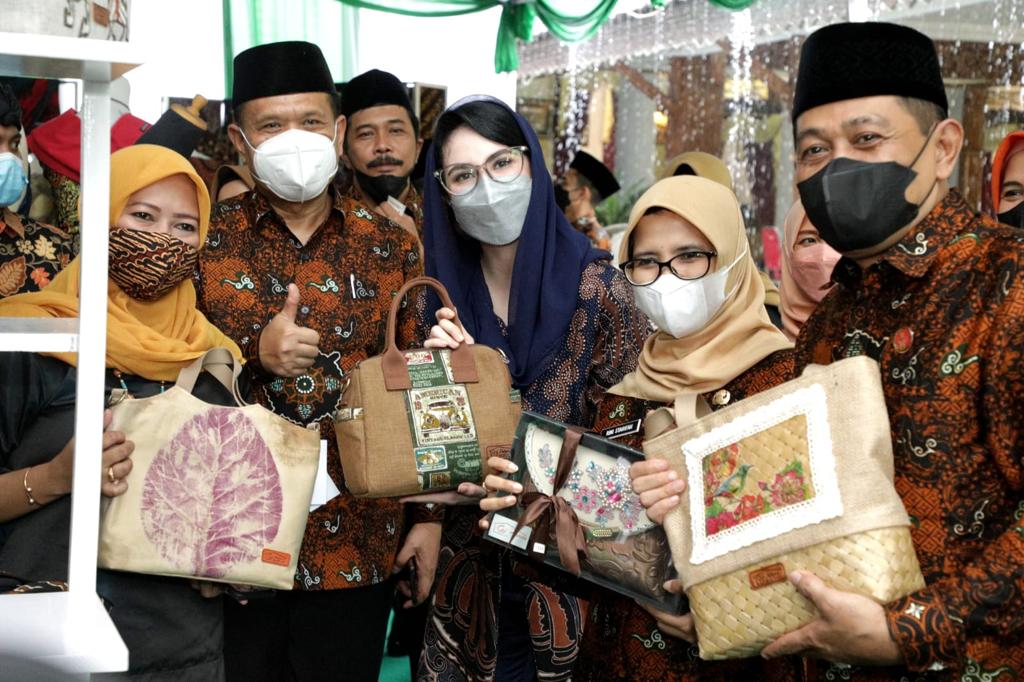 Arumi Bachsin Ajak Dekranasda Blitar Tandang ke Luar Daerah, Ini Tujuannya!