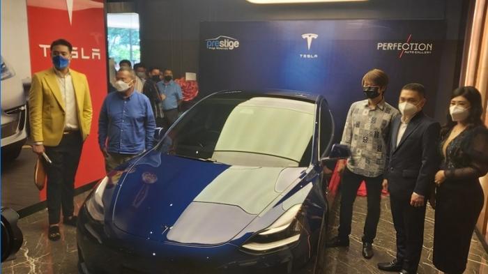 Showroom Mobil Listrik Tesla Kini Buka Cabang di Surabaya