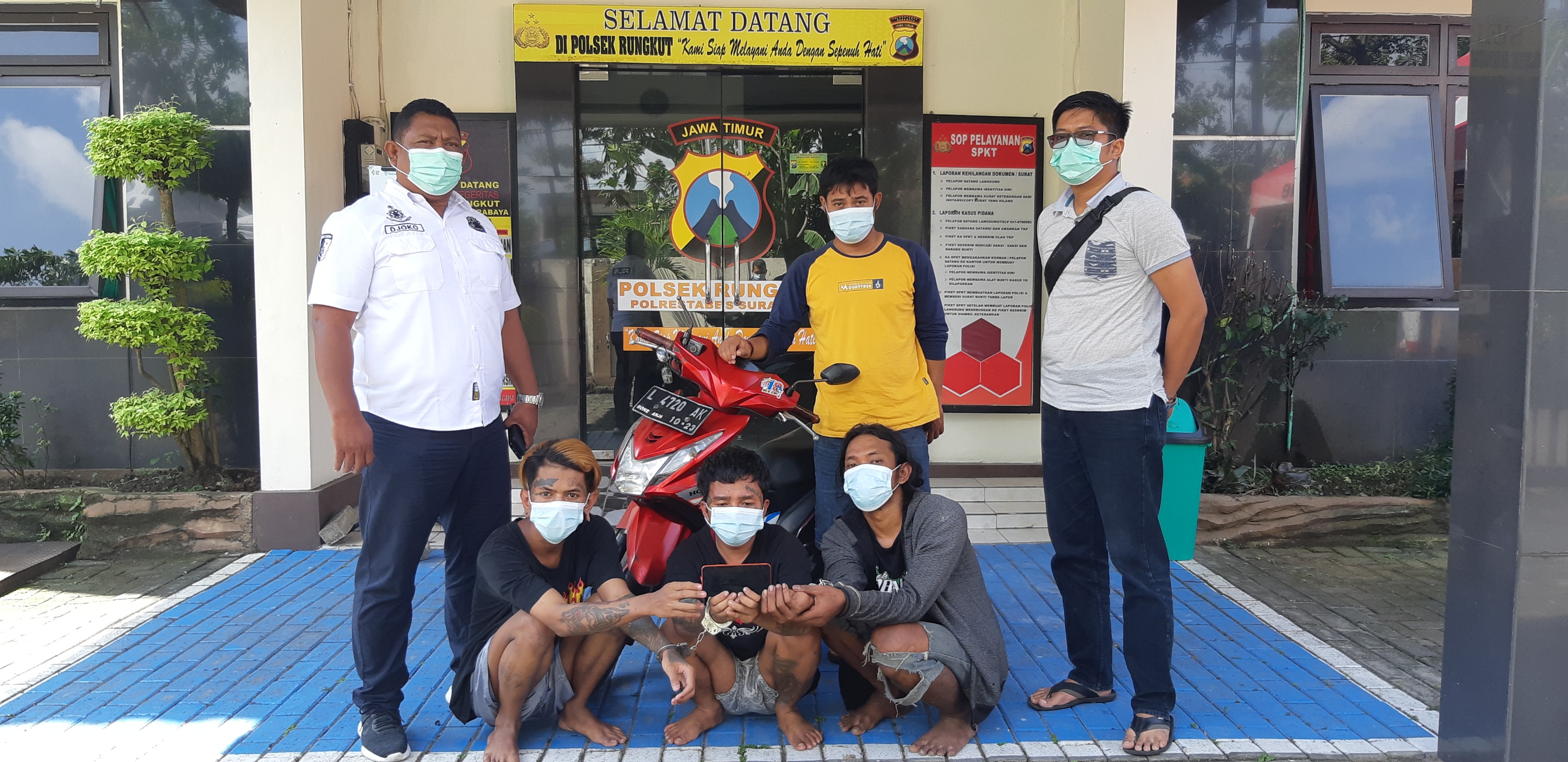 Beraninya Sama Anak Kecil, Tiga Begal di Rungkut Dibekuk Polisi