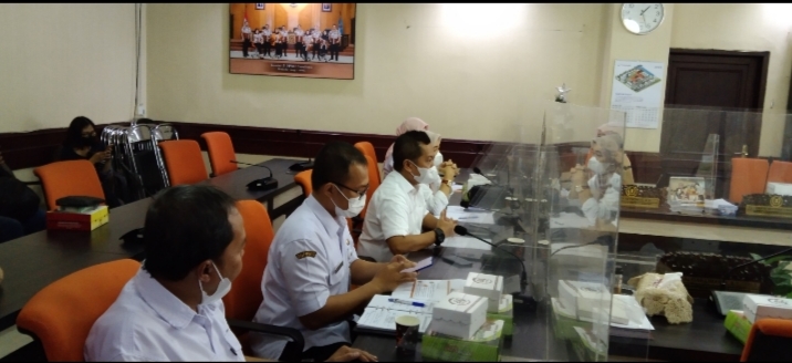 Atasi Kelangkaan Minyak Goreng, DPRD Surabaya Minta Dinas Perdagangan Cek Distributor