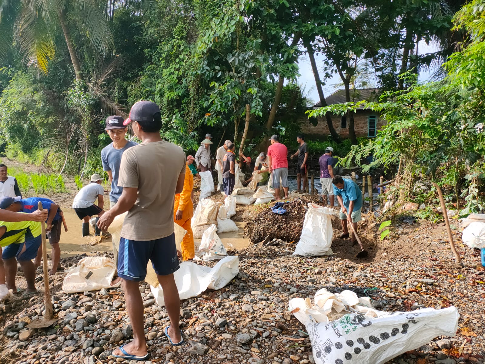 Legislatif Bawean Desak UPT Dinas PU Lakukan Normalisasi Sungai di Pulau Bawean
