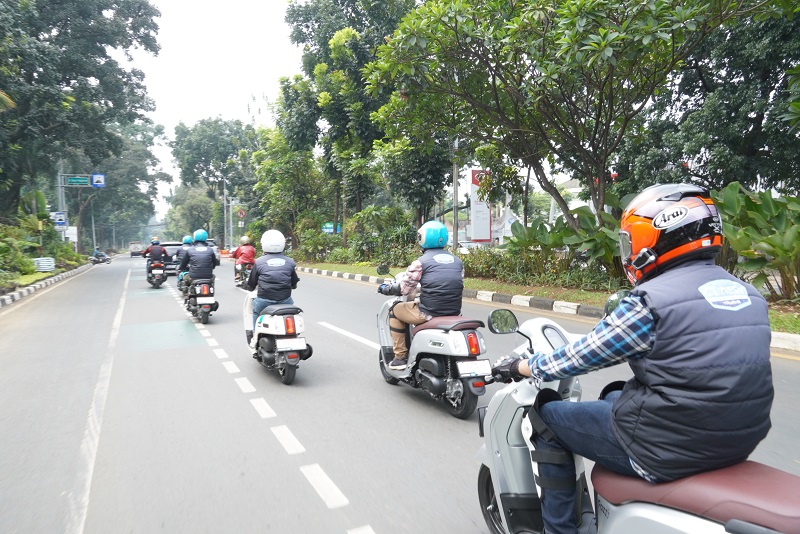 Media dan Komunitas Nikmati Pengalaman Berkendara Yamaha Fazzio Hybrid-Connected