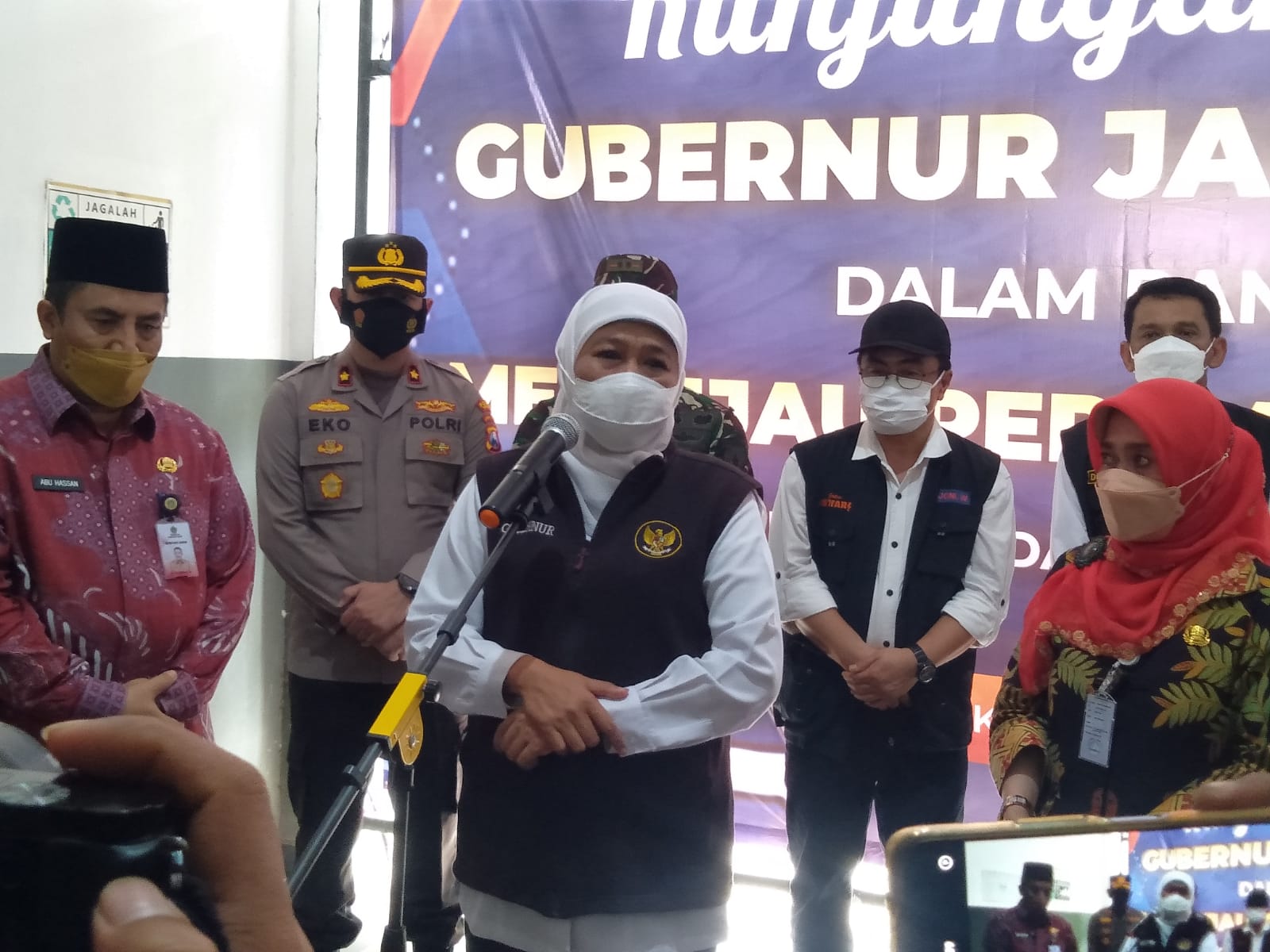 Ada 1.393 Kasus Positif Covid-19 di Jatim, Khofifah Tinjau Isoter Puskesmas Sidayu Gresik 