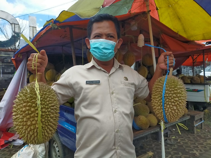 Buntut Viral Durian Kosong di Pasuruan, Kepala Pasar Siapkan "Hadiah" 50 Durian untuk Emak-emak