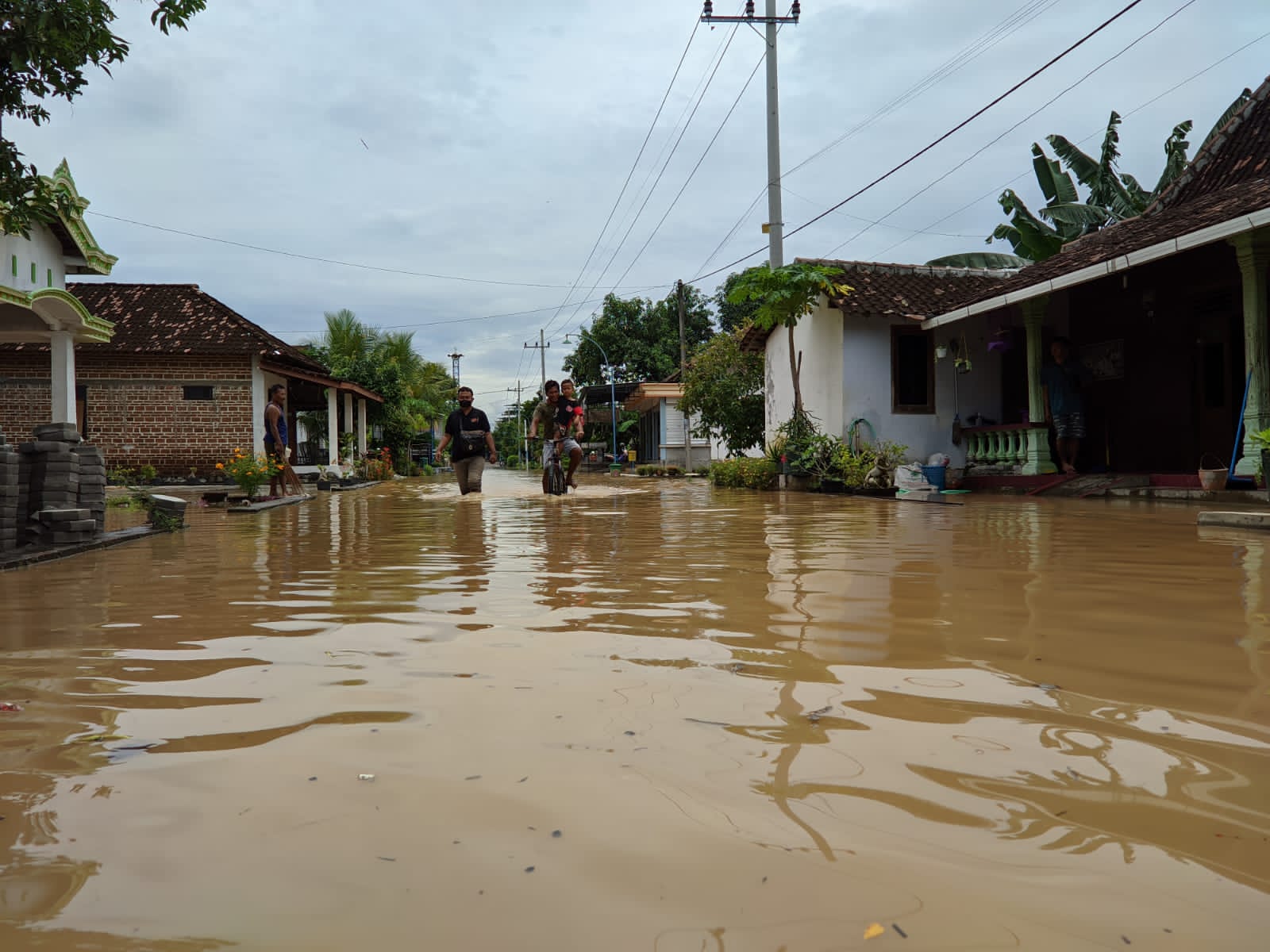 Warga Ponorogo Tiga Hari Kebanjiran, Belum Ada Bantuan Turun