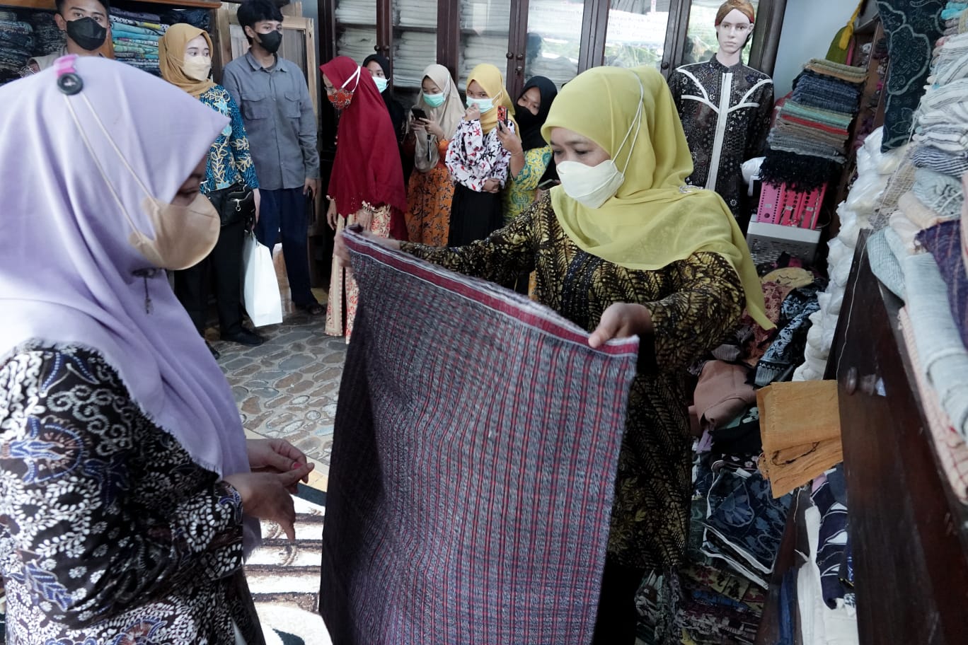 Sentra Batik Tulis Tenun Gedog Tuban Digadang Jadi Desa Devisa