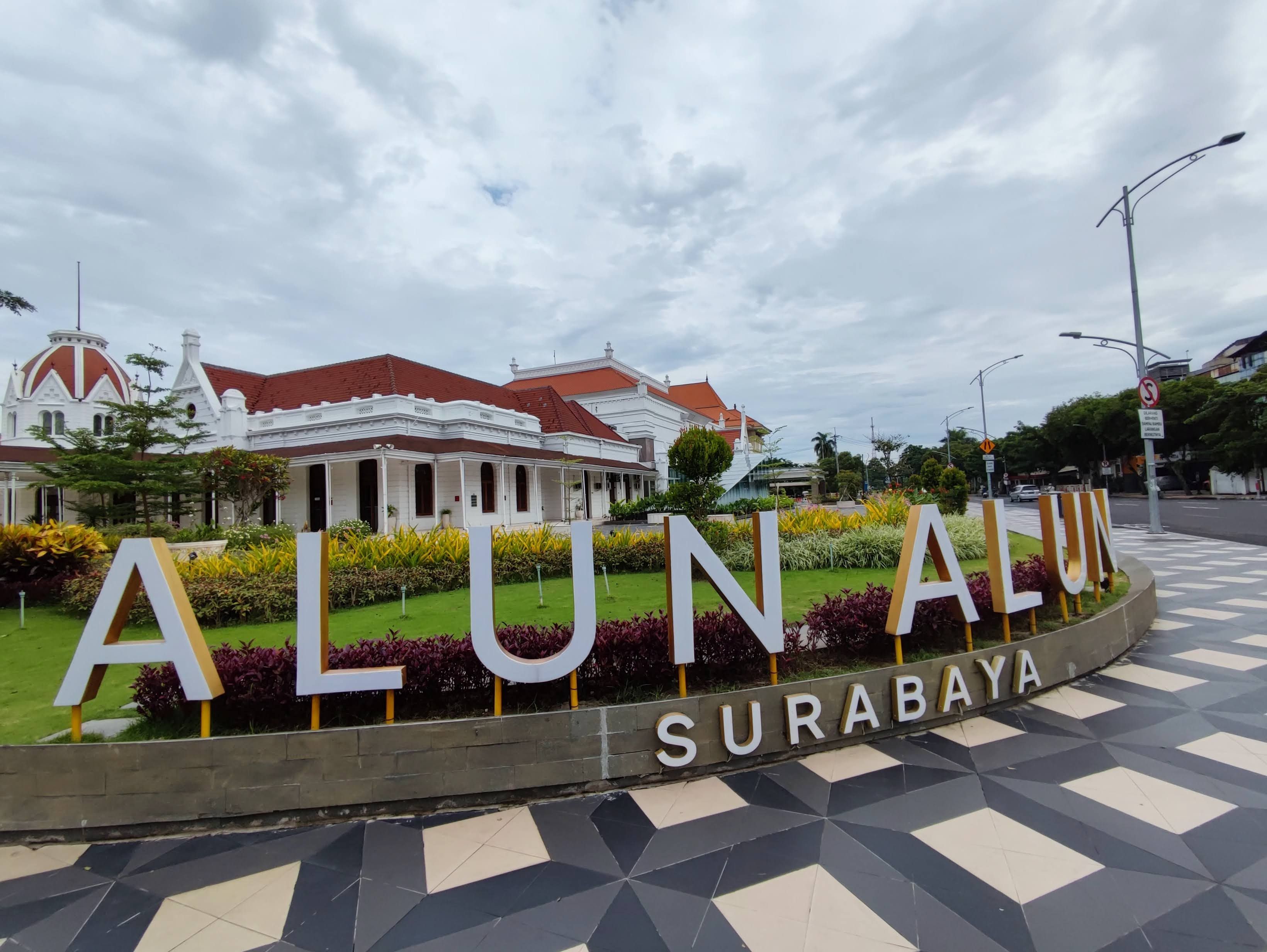 Dikasih Info Mazzeehh, Alun-Alun Surabaya Kembali Dibuka dengan Prokes Ketat