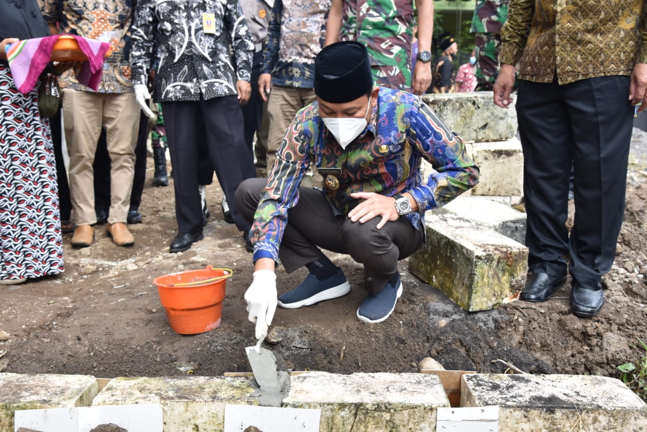 Wabup Sidoarjo Sumbang Material Pembangunan TPQ Darul Istiqomah