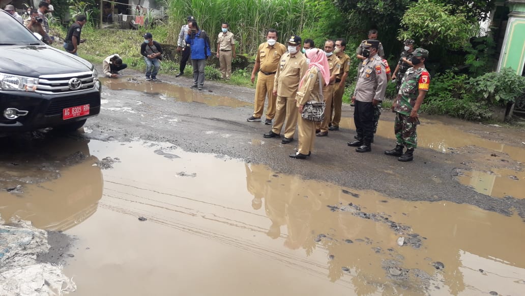 Tanggapi Keluhan Warga Soal Jalan Berlubang, Bupati Maryoto Turun Tangan