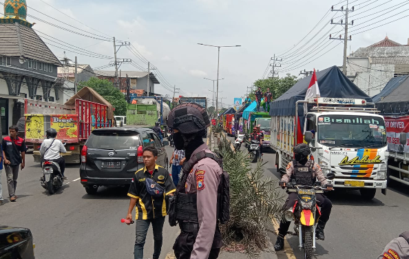 Dari Puspa Agro, Gabungan Sopir Truk Logistik Unjuk Rasa ke Dishub Jatim