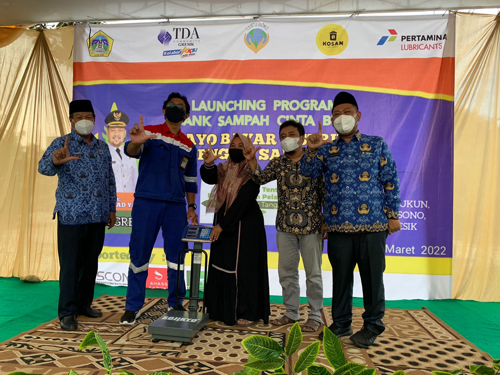 Pertamina Lubricants Luncurkan Program Bayar Listrik Dengan Sampah di Gresik