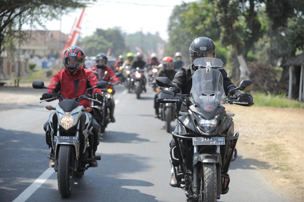Tips #Cari Aman Berkendara dengan Motor Gede, Simak Selengkapnya