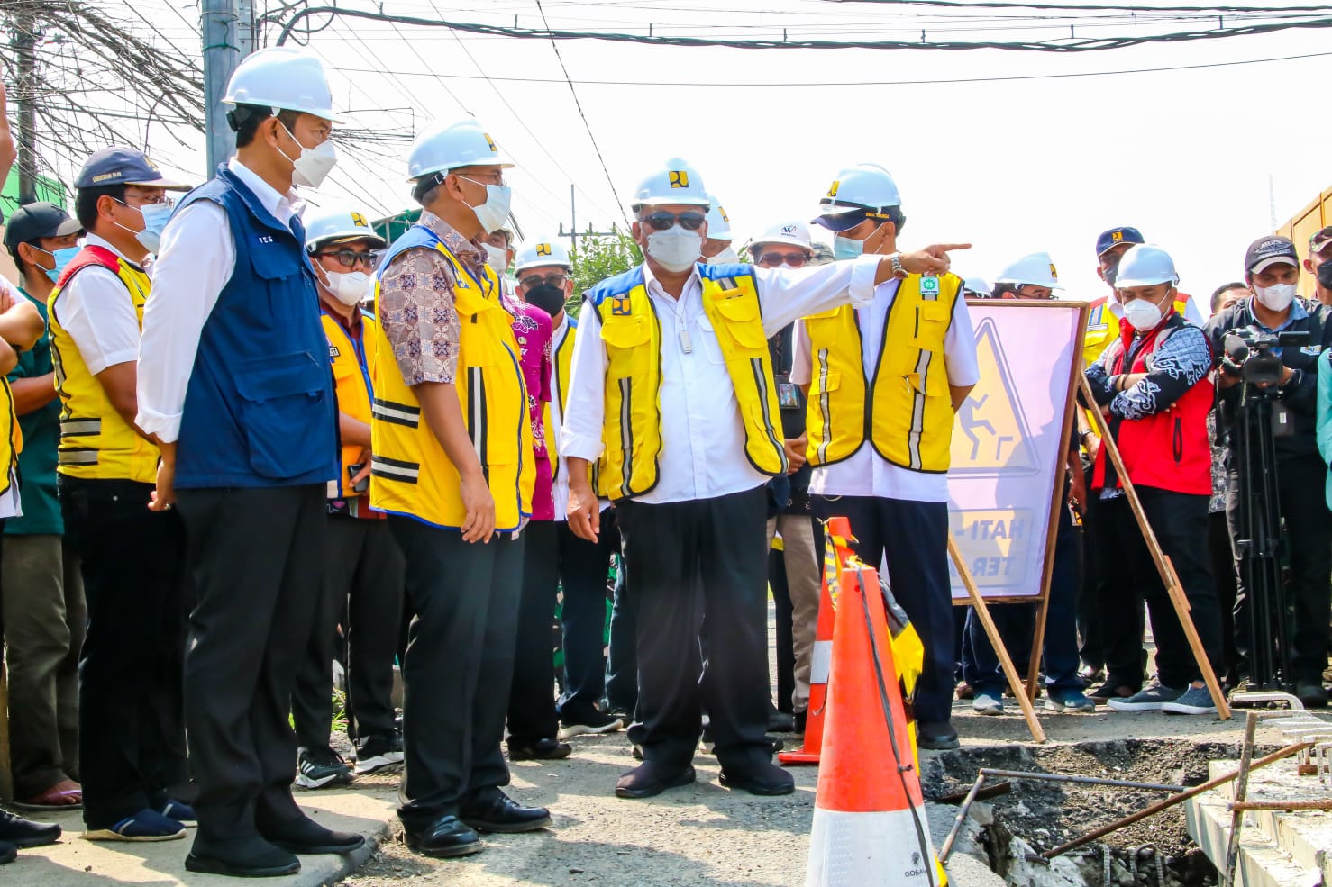 Menteri PUPR Tinjau Perbaikan Jembatan Ngaglik Lamongan, Pastikan Bisa Dilewati Sebelum Lebaran