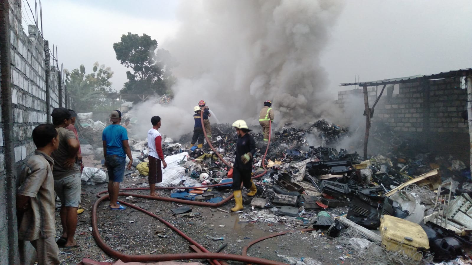 Ledakan Mercon Sambar Gudang Rongsokan Hingga Ludes Dilalap Api