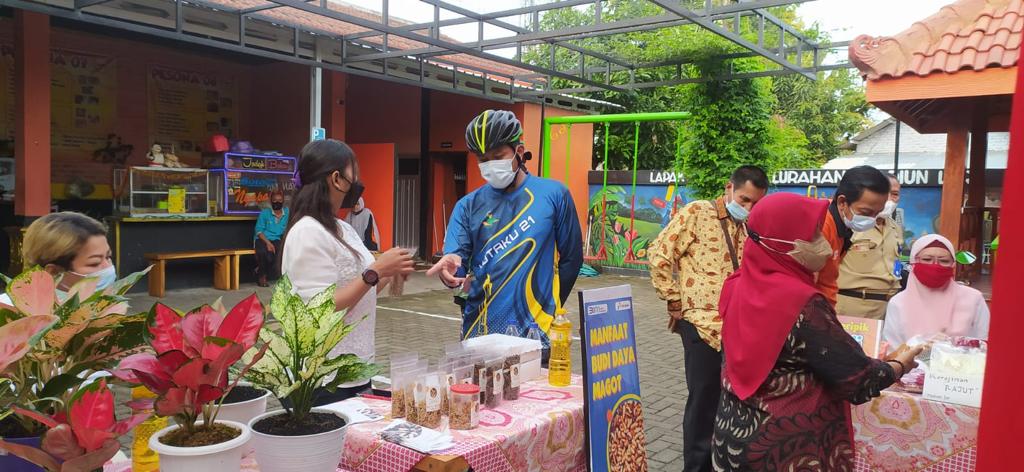 Ikuti Bazar Kota Madiun, Kelompok Binaan CSR Pertamina Perkenalkan “Magot” Terobosan Baru Pakan Ternak