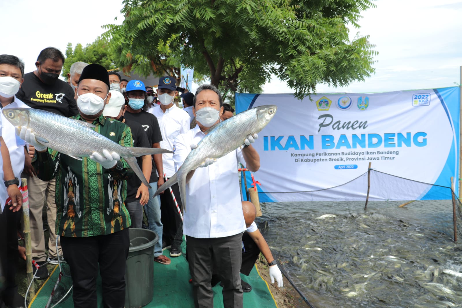 Menteri KKP Wahyu Trenggono Kunjungi Kampung Budidaya Bandeng Pangkah Wetan Gresik
